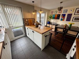 Kitchen- click for photo gallery